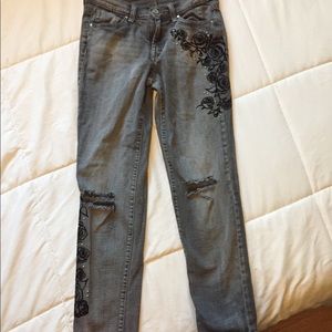 Jessica Simpson Embroidered jeans 👖